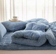 Load image into Gallery viewer, MONO Microfiber Comforter - Blue
